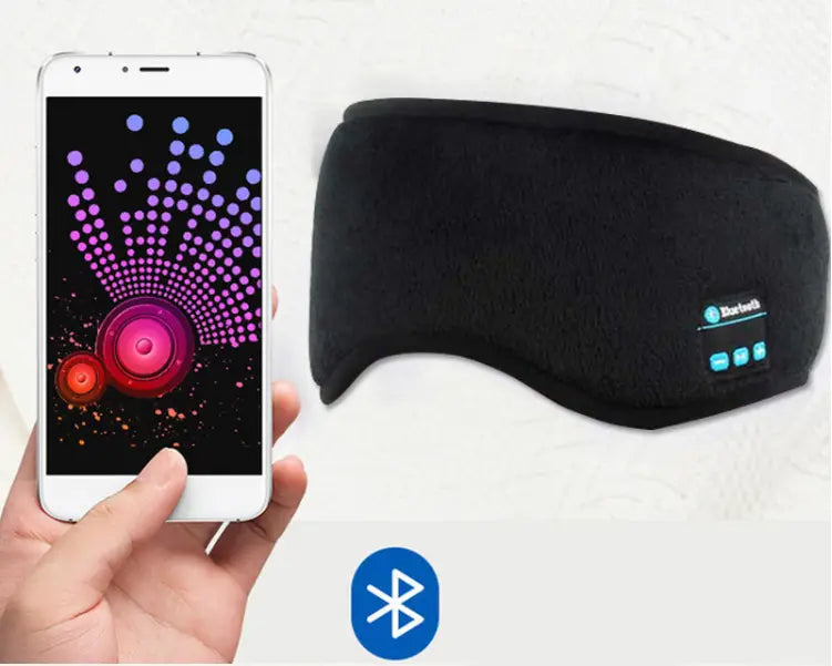 Masque de sommeil en tissu noir avec haut-parleur Bluetooth intégré.