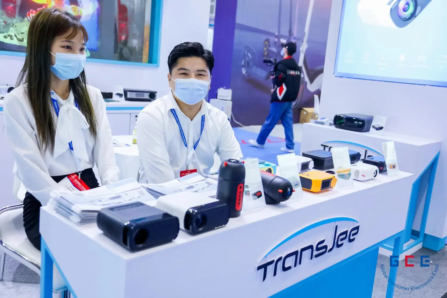 Projecteur A2000 mini projecteur de poche noir et rouge avec poignée texturée