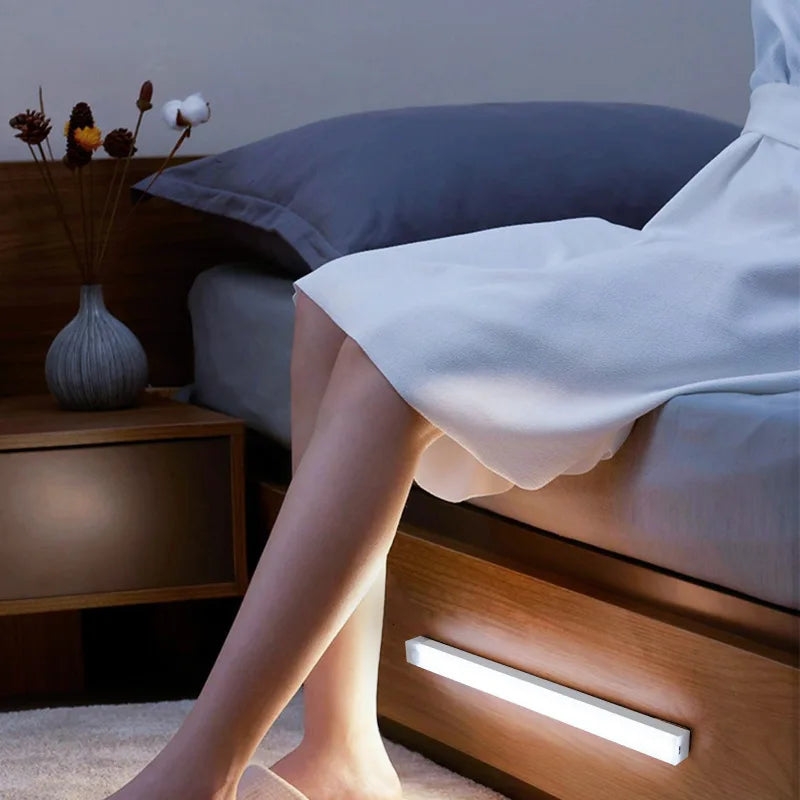 Réglette LED sous un meuble de cuisine