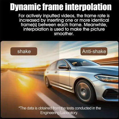 Voiture argentée en mouvement avec comparaison anti-secousses et secousses sur route au coucher du soleil