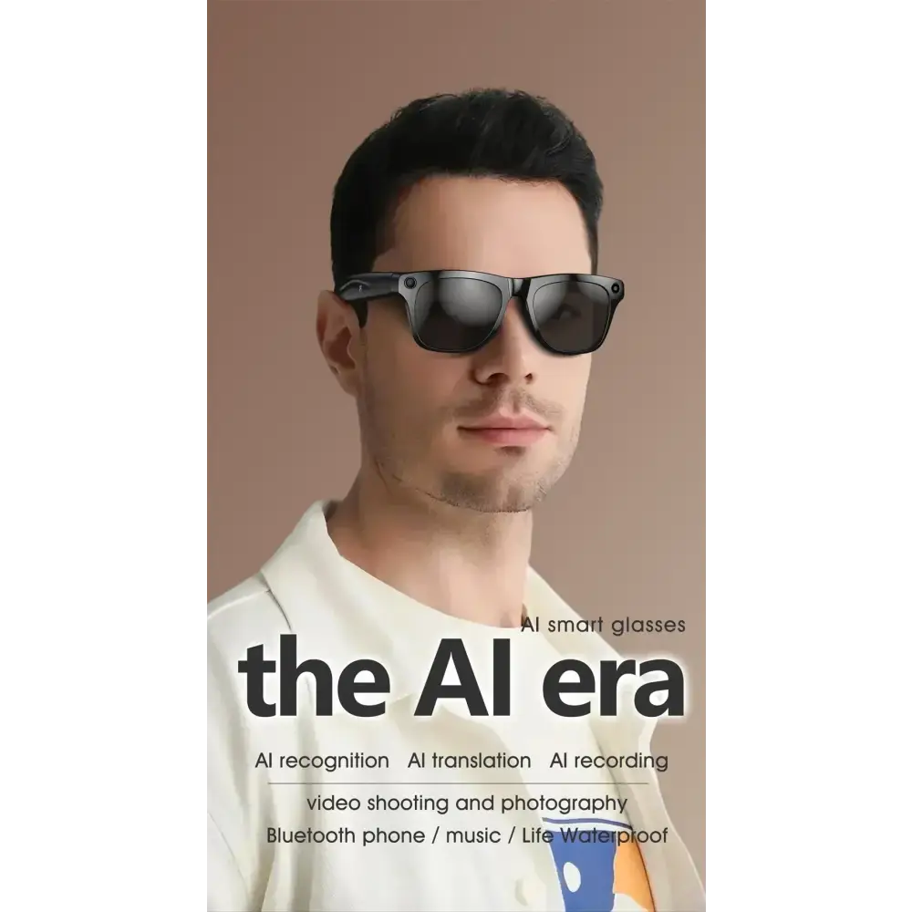 Homme portant des lunettes intelligentes noires AI avec reconnaissance, traduction, enregistrement et Bluetooth